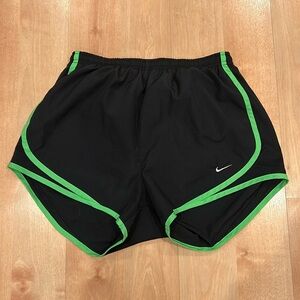 Nike Tempo Dr-Fit Shorts green and black size small